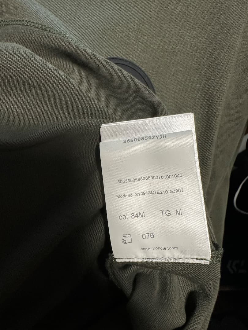 MONCLER オリーブグリーン Tシャツ