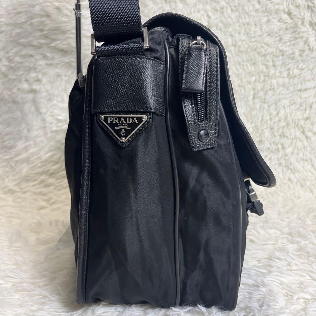 美品✨ プラダ メッセンジャーバッグ 三角ロゴ 黒 レザー ナイロン A4収納
