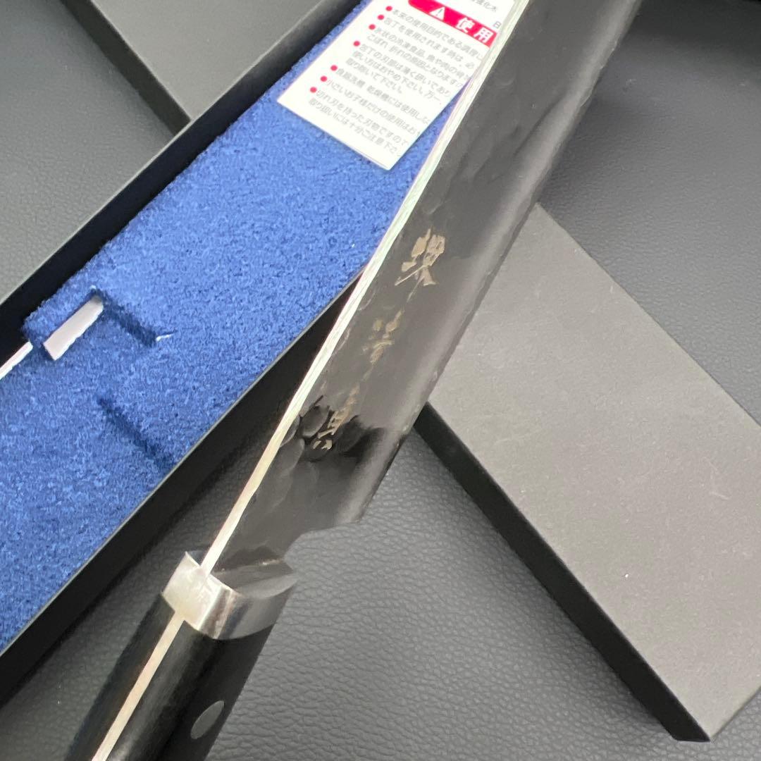 ★新品未使用送料込★鎚目鍛造ゴールド鋼本割込三徳包丁165mm口金付両刃化粧箱入