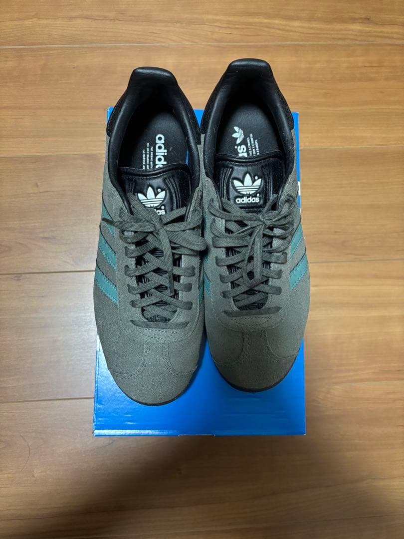 adidas グレー スニーカー　ガゼル