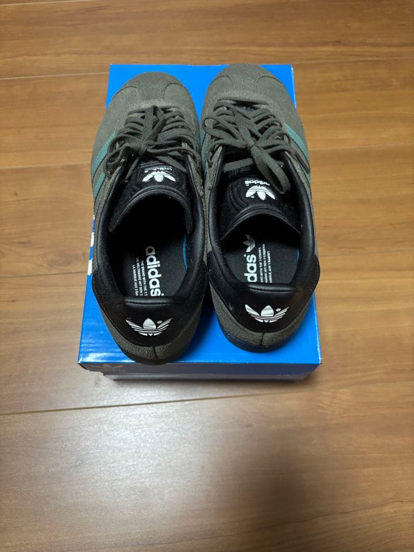 adidas グレー スニーカー　ガゼル