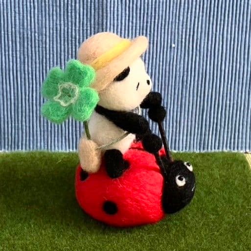 yano-kun 羊毛フェルト 作品 お月見パンダんご