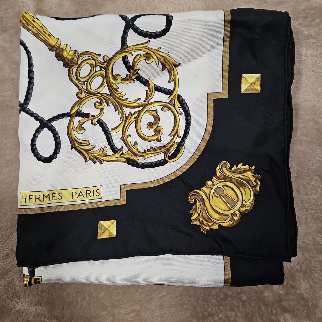 【美品】HERMÈS 鍵モチーフ シルクスカーフ