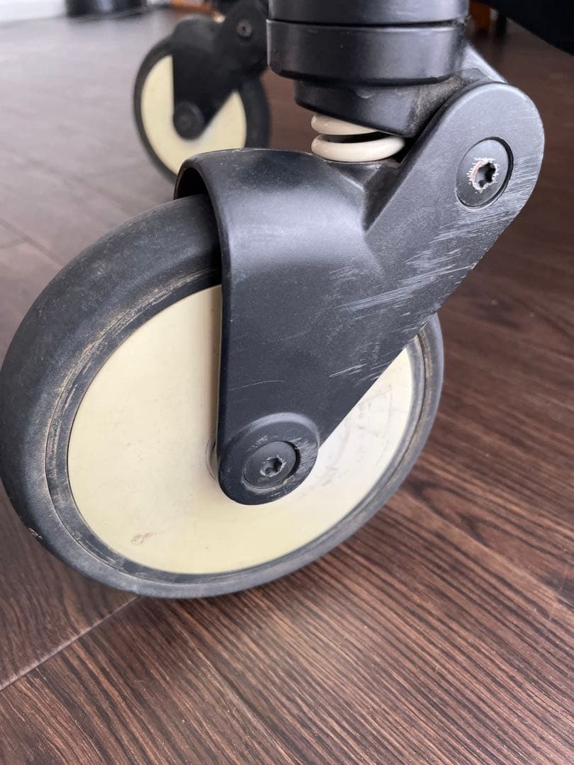 ベージュ yoyo+ 6+ ベビーカー ブラックフレーム