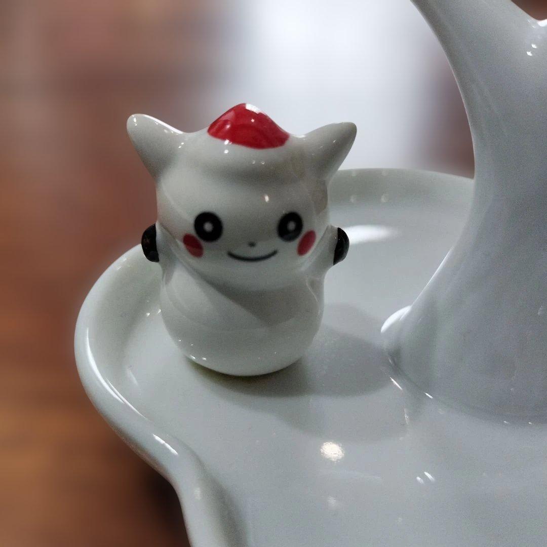 と*う様 ピカチュウ×雪だるま　ポケモンセンター限定品　陶器製　アクセサリートレ
