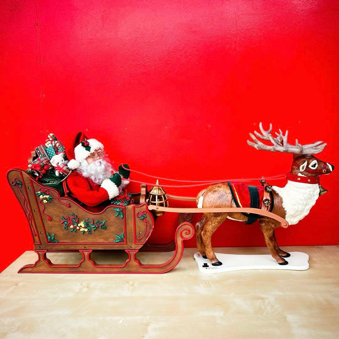 サンタとトナカイの置物