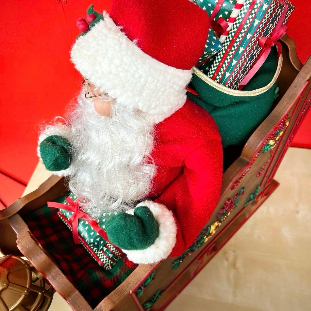 サンタとトナカイの置物