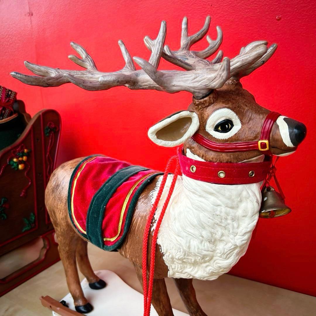 サンタとトナカイの置物