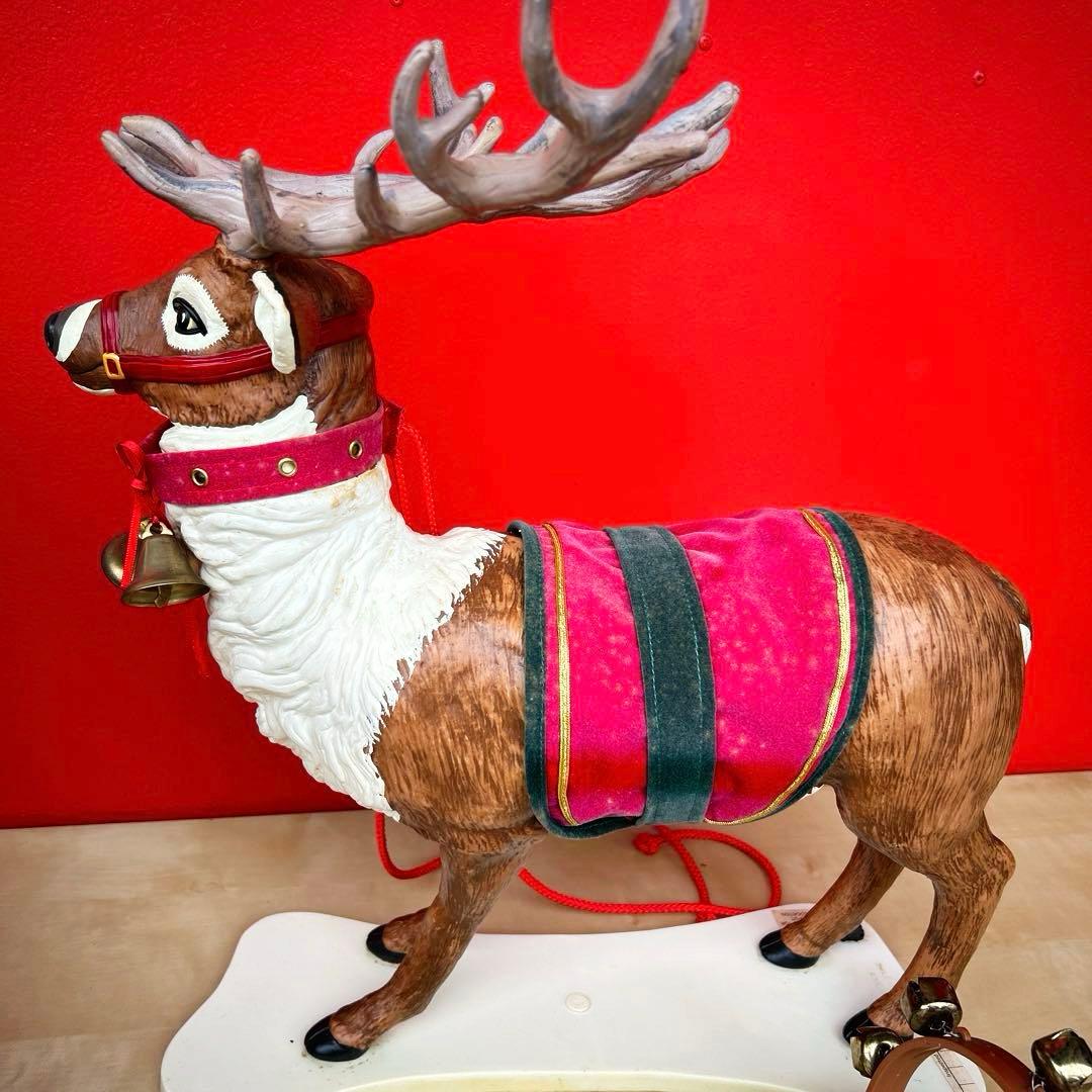 サンタとトナカイの置物