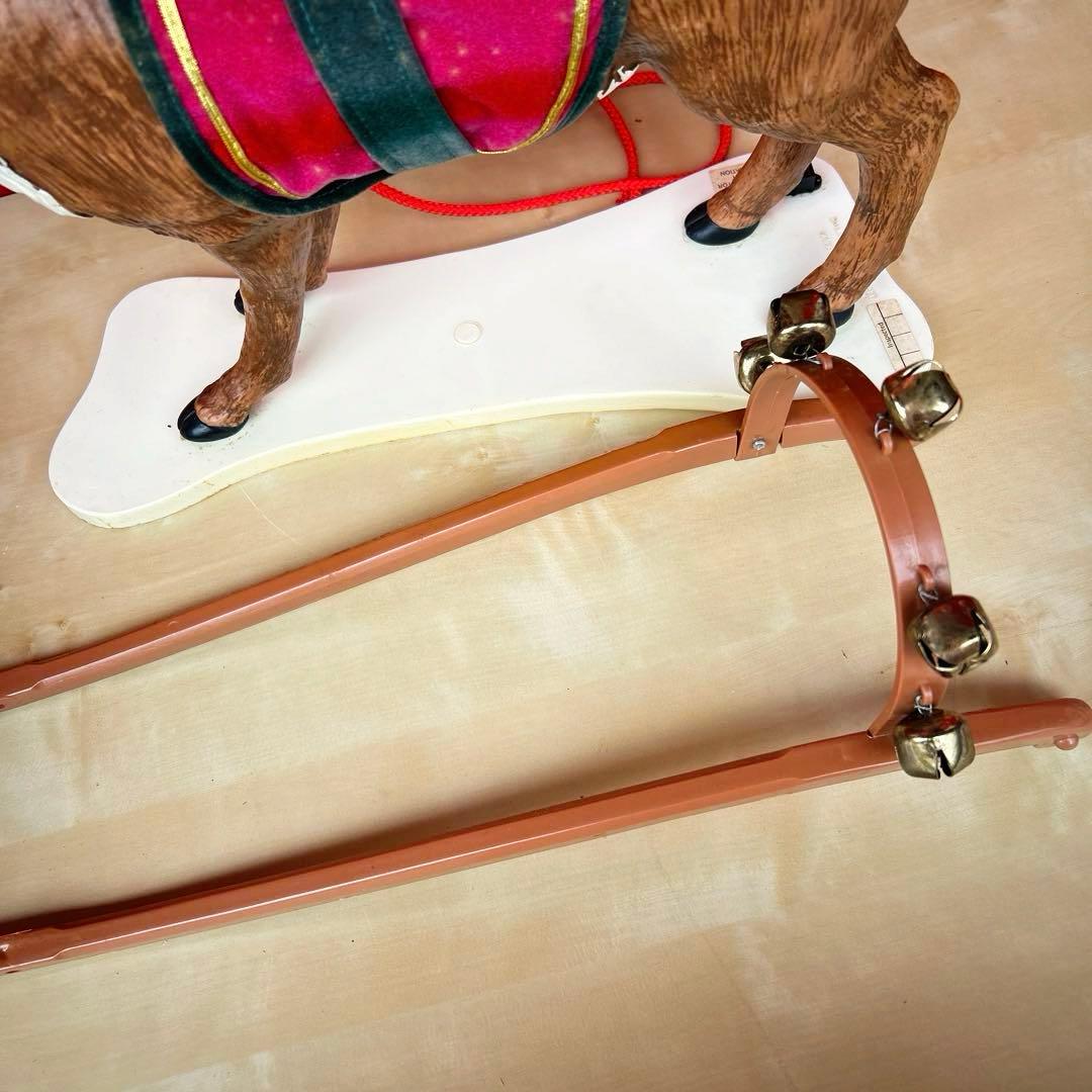 サンタとトナカイの置物