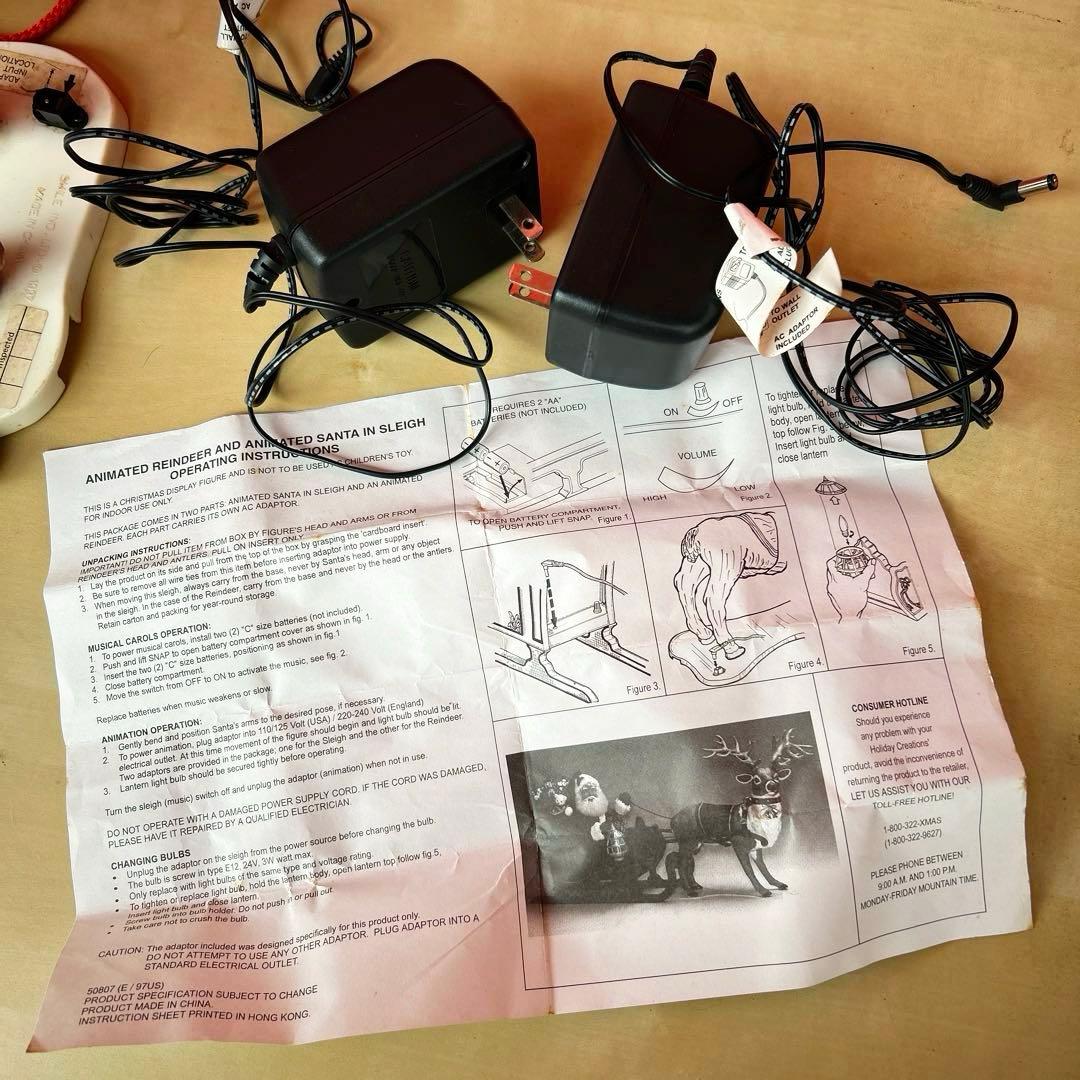 サンタとトナカイの置物