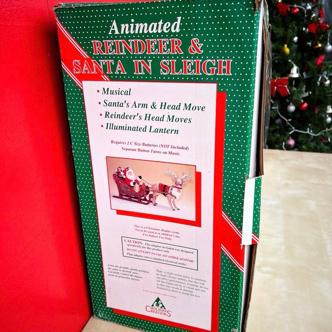 サンタとトナカイの置物