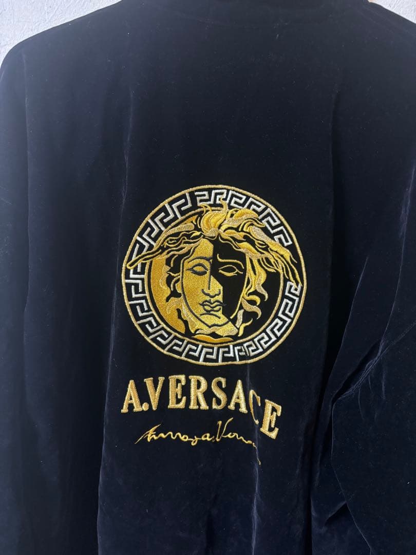 A.VERSACE ベルベット素材の黒いジップアップジャケット