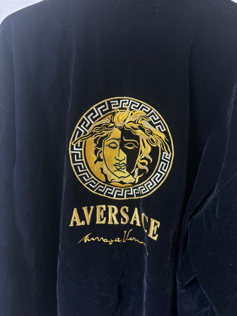 A.VERSACE ベルベット素材の黒いジップアップジャケット