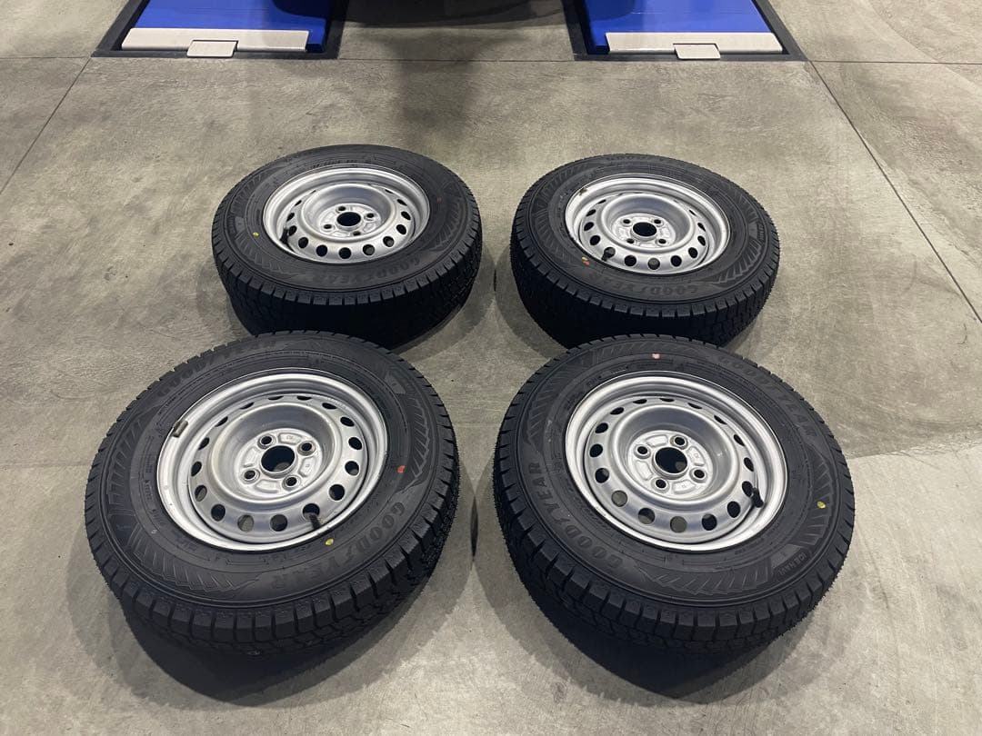 ICE NAVI 8 165/80R13 スタッドレスタイヤ・ホイール4本セット