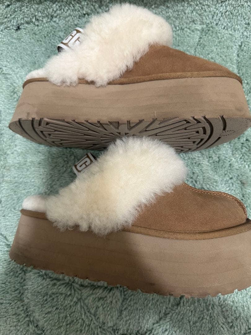 UGG 厚底スリッパ ブラウン