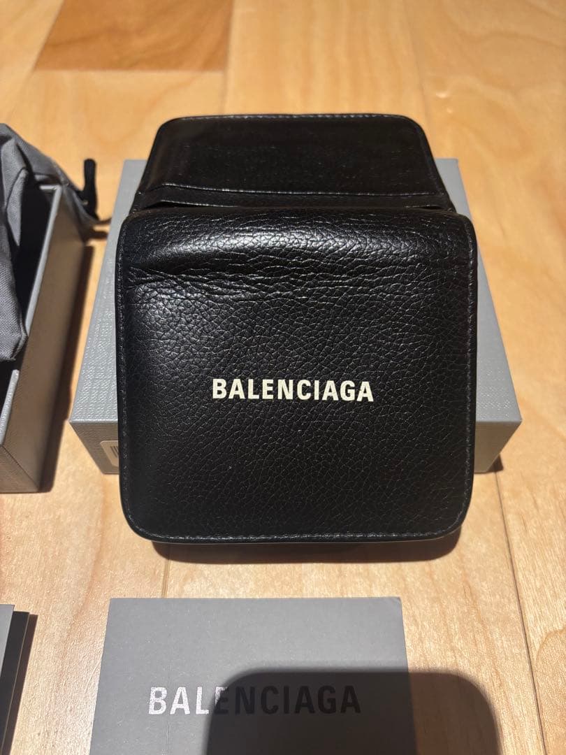 BALENCIAGA ブラック二つ折り財布