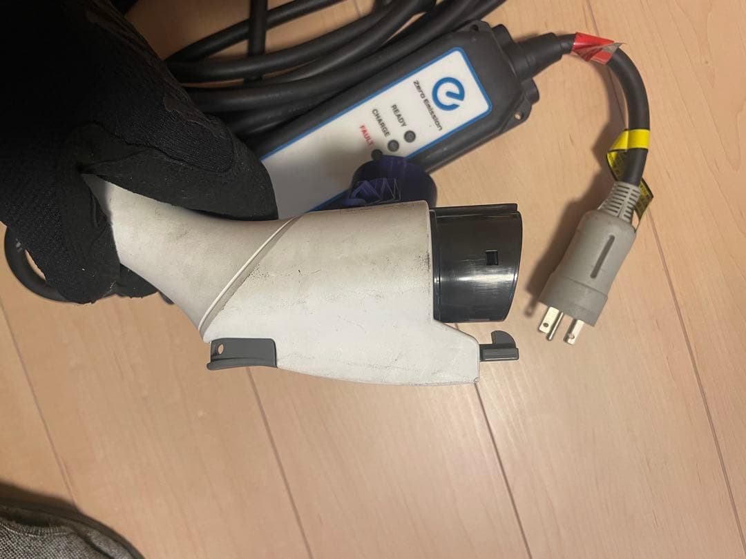 日産　リーフ　充電ケーブル