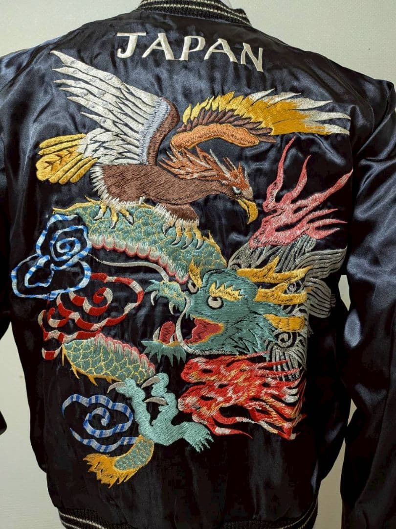 黒のドラゴン刺繍スカジャン JAPAN