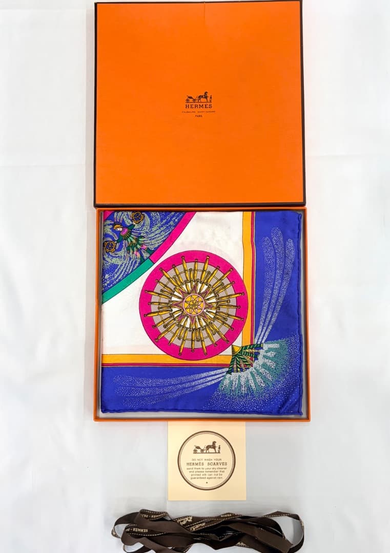 美品　HERMES スカーフ　カレ90 技巧の火Feux d'Artifice