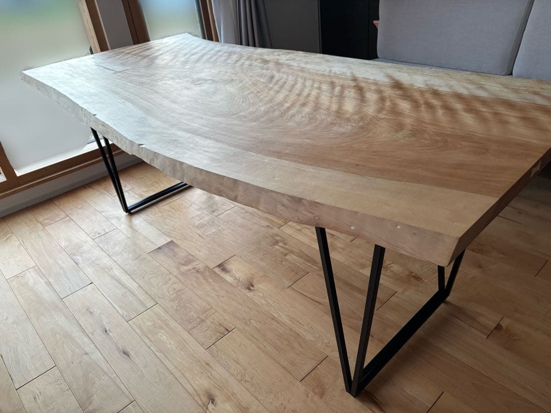 【20%お値下げ】真樺　無垢材一枚板テーブル（幅約192.5cm）