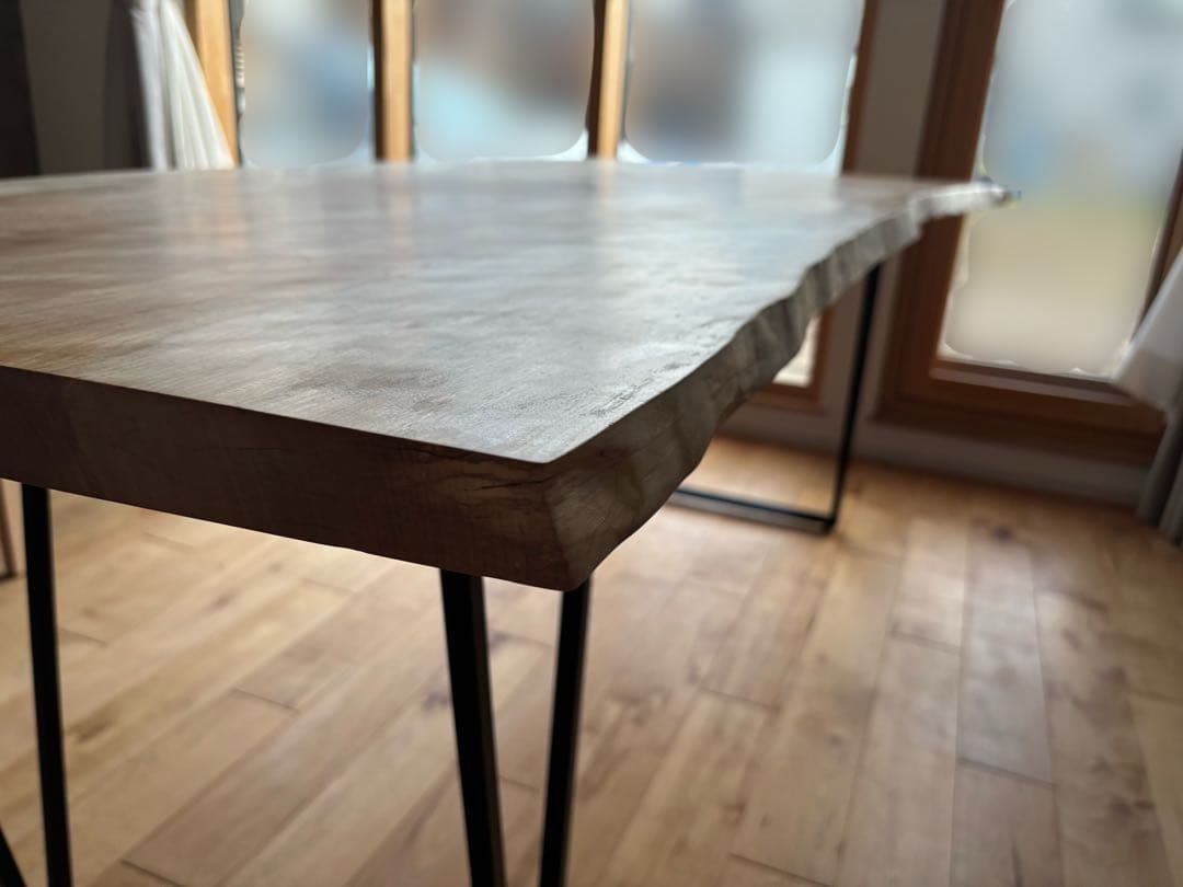 【20%お値下げ】真樺　無垢材一枚板テーブル（幅約192.5cm）