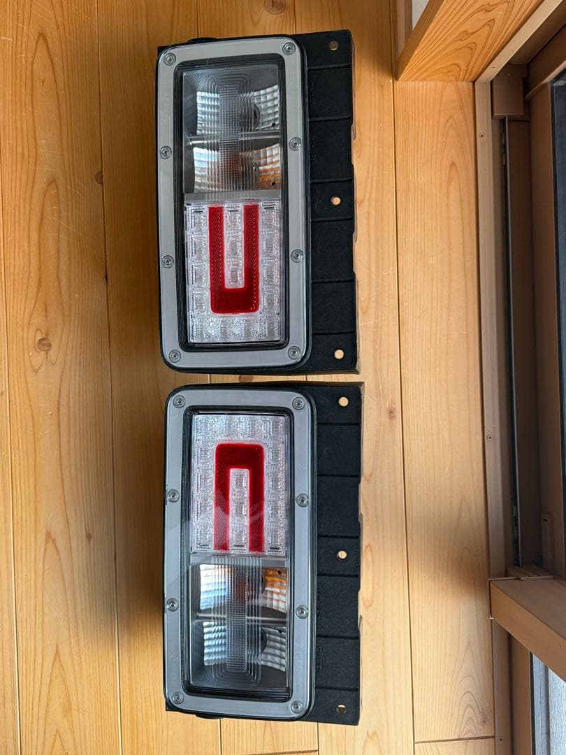 日野純正 小糸テールランプ