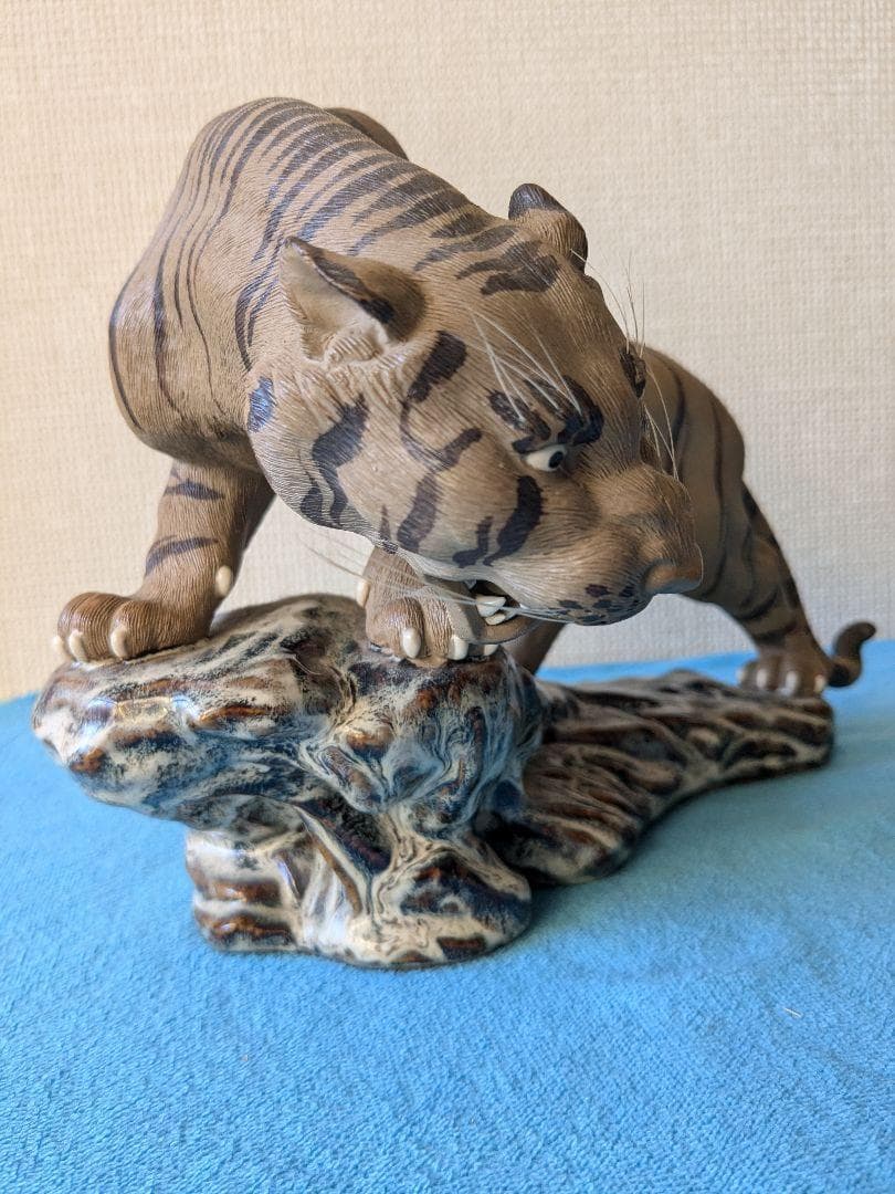 巖鳴虎嘯 中国 石湾窯