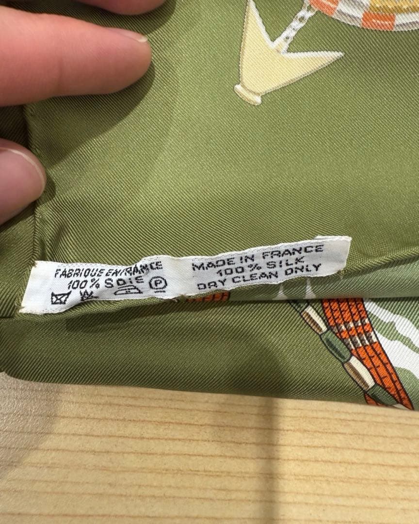HERMÈS エスニック柄 シルクスカーフ カレ90