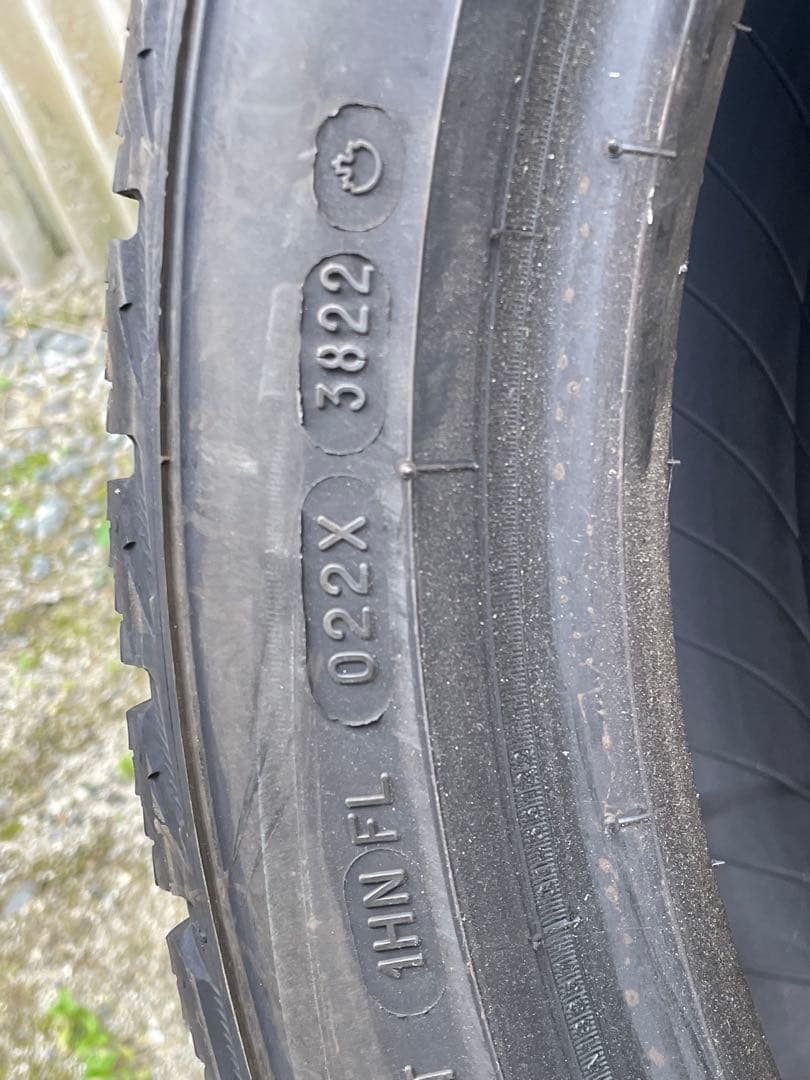 215/45R18 スタッドレスタイヤ　ミシュラン　中古2本セット