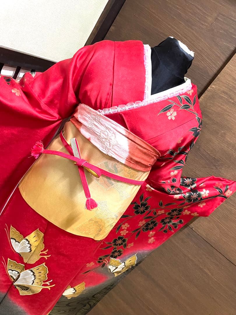 振袖 フルセット6点サイズM〜L赤黒蝶模様 金駒刺繍　正絹売り切り終了