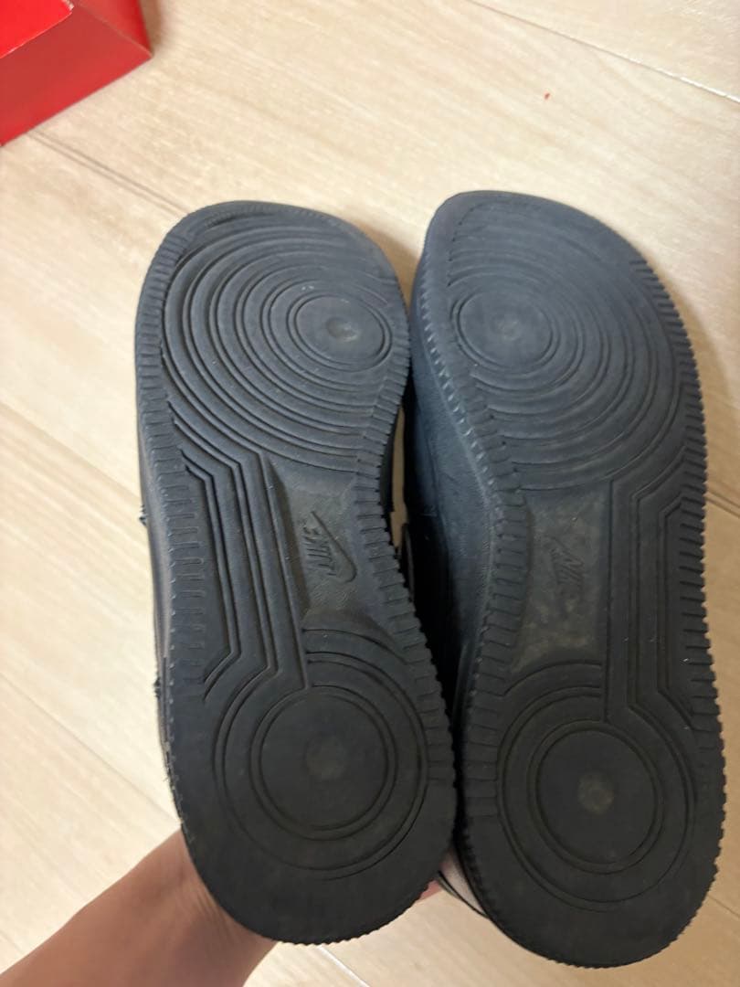 Nike Air Force 1 Supreme ブラックsupreme紐付き！