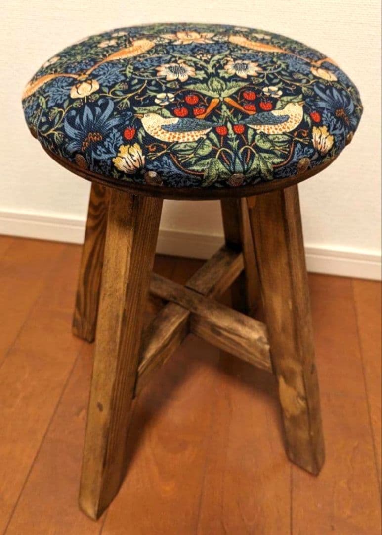 ウィリアムモリス　チェスト　丸椅子　ラウンドスツール　木製チェア　木製椅子