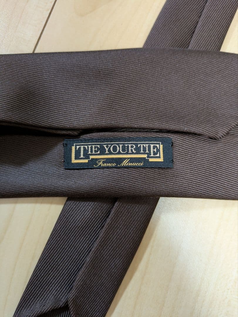 新品同様品　TIE YOUR TIE ブラウン ネクタイ　セッテピエゲ