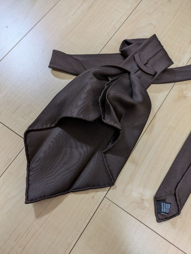 新品同様品　TIE YOUR TIE ブラウン ネクタイ　セッテピエゲ
