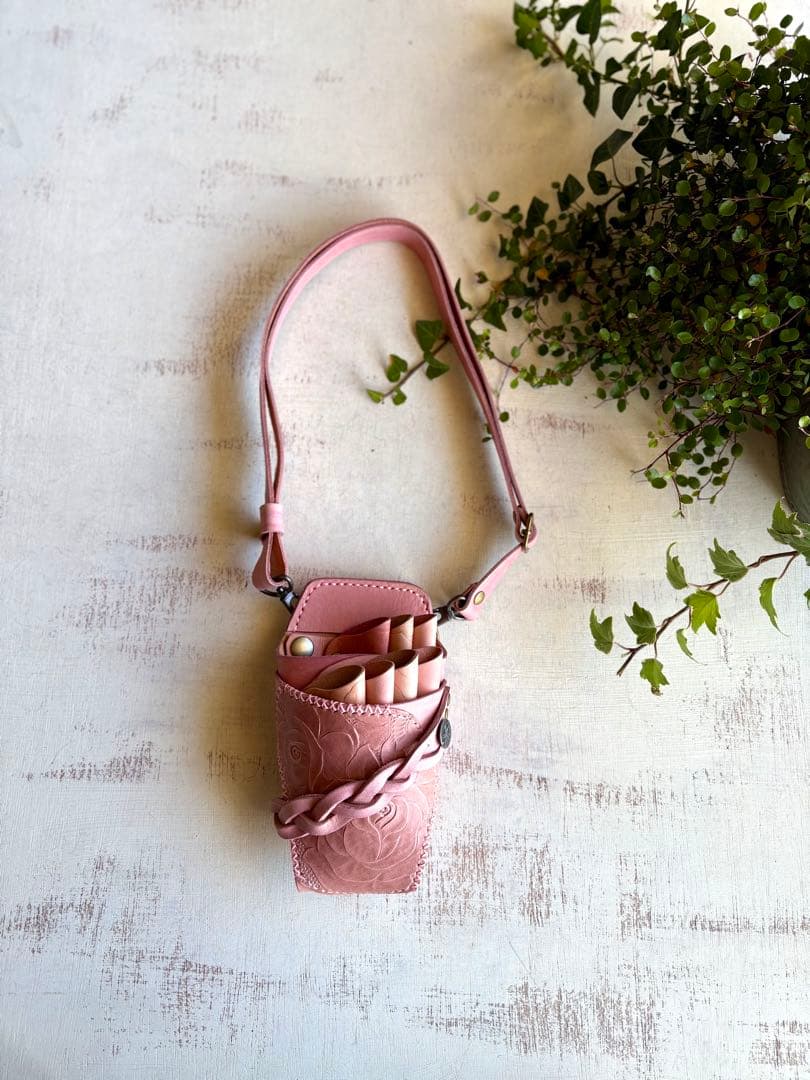 手染め大人ピンク、ローズ型押のシザーケース