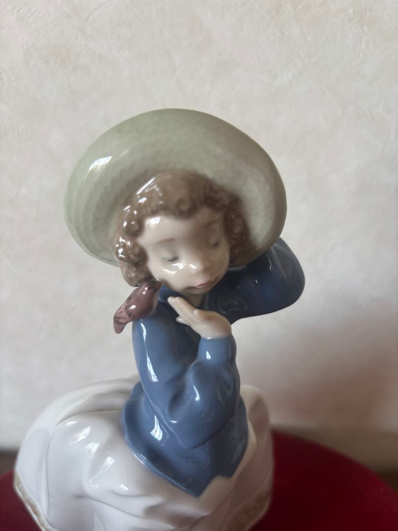 LLADRO 陶器製人形 女の子　帽子　小鳥
