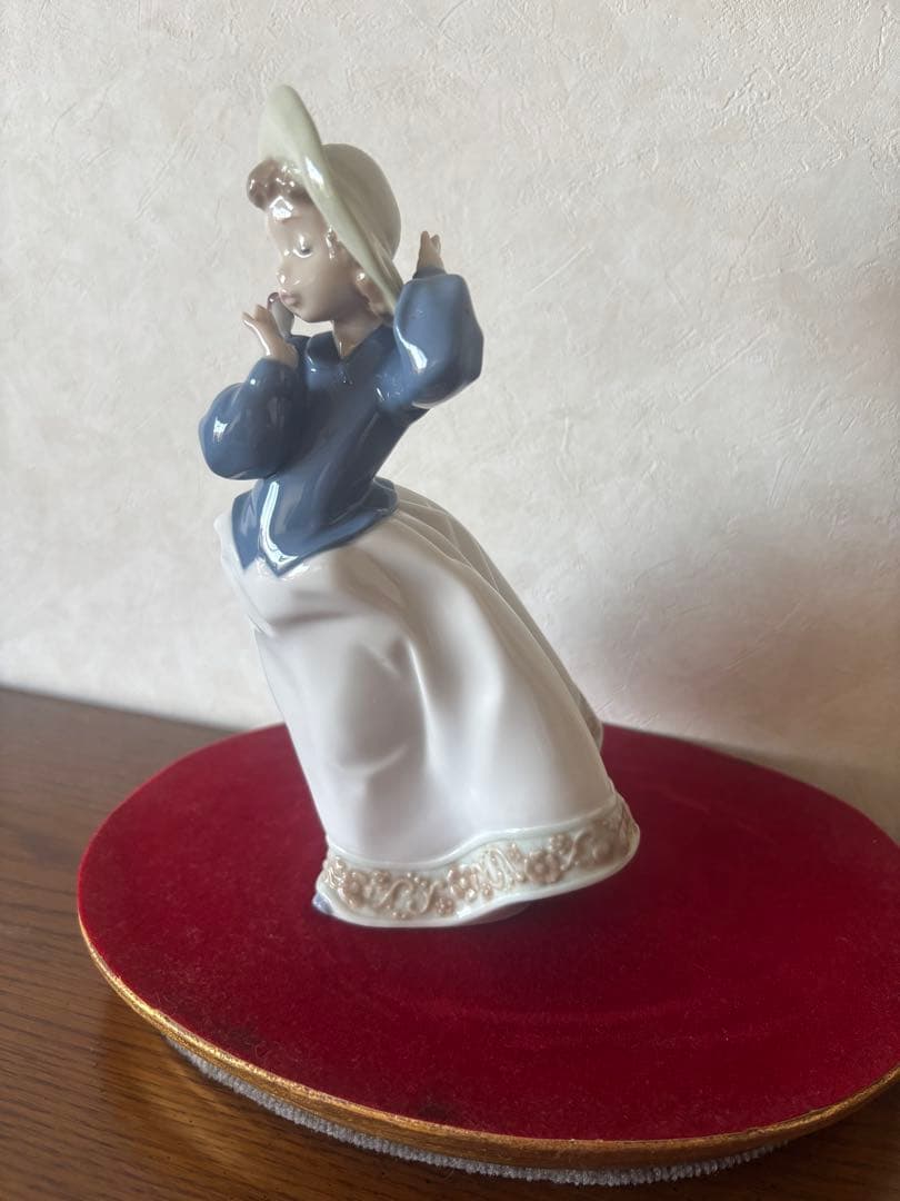 LLADRO 陶器製人形 女の子　帽子　小鳥