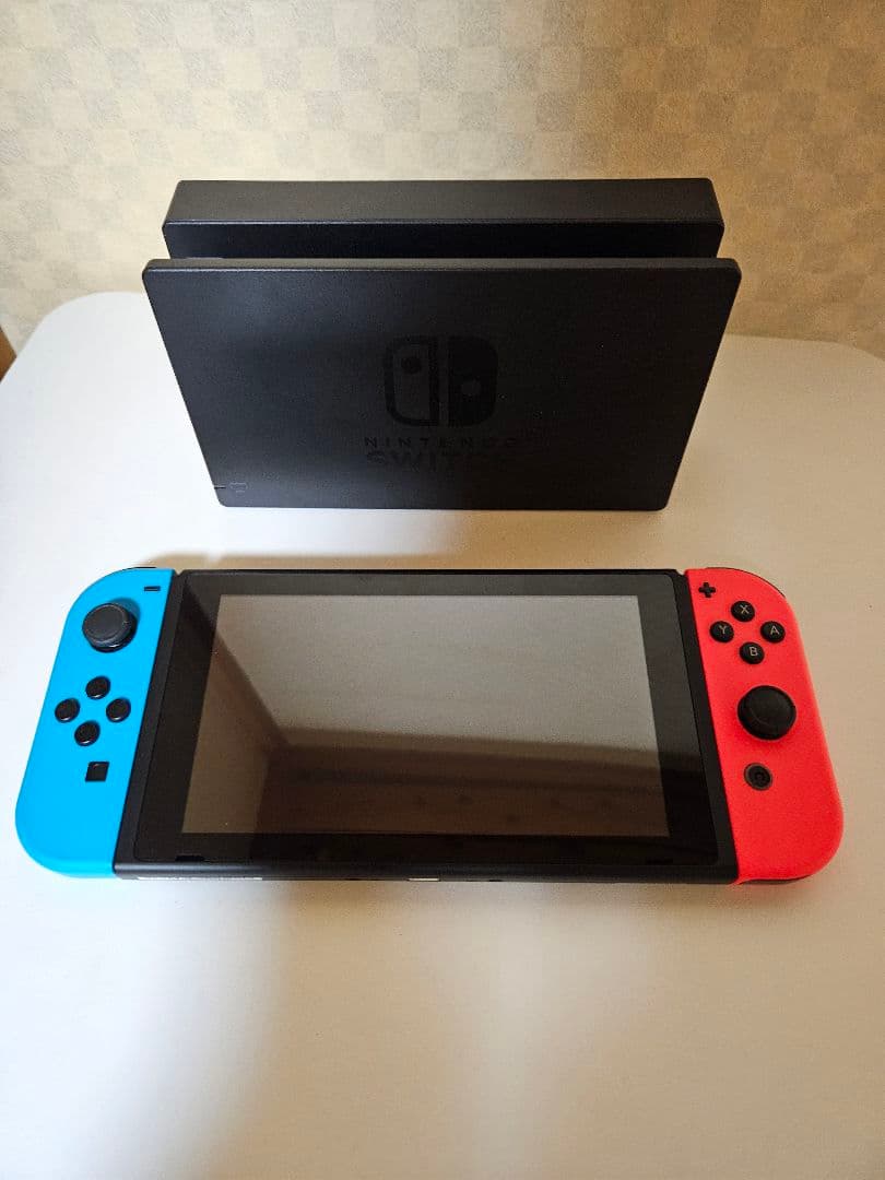 値下げしました！【半年程度使用美品】Nintendo Switch 本体