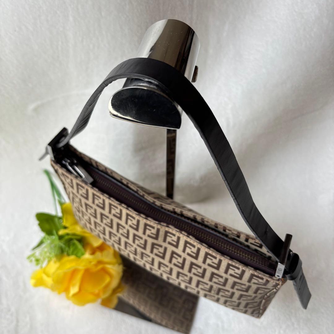【美品】 FENDI ズッキーノ アクセサリーポーチ FFロゴ 総柄 レザー