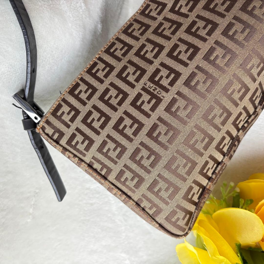 【美品】 FENDI ズッキーノ アクセサリーポーチ FFロゴ 総柄 レザー