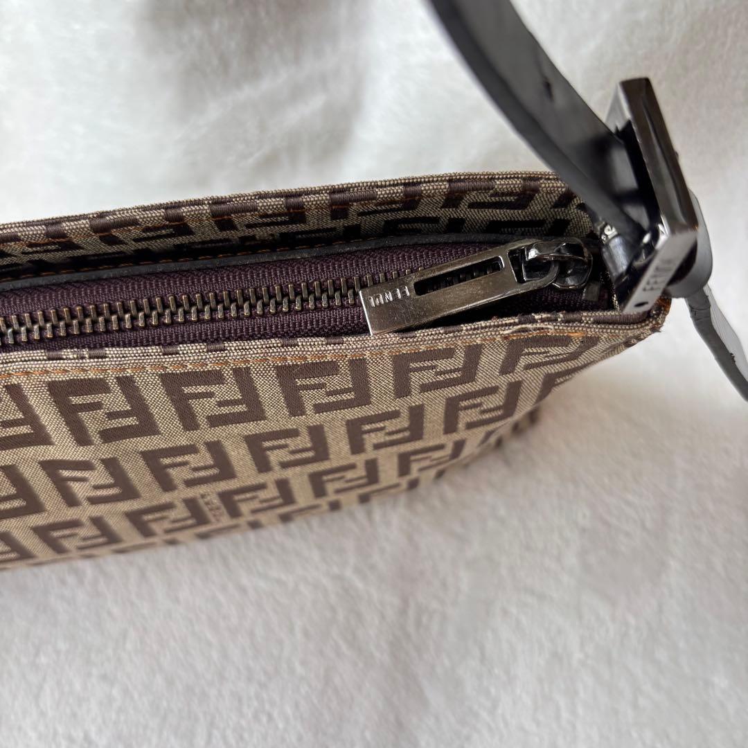 【美品】 FENDI ズッキーノ アクセサリーポーチ FFロゴ 総柄 レザー
