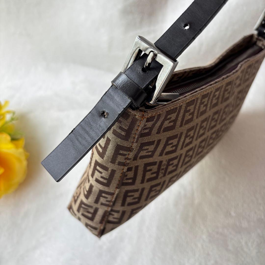 【美品】 FENDI ズッキーノ アクセサリーポーチ FFロゴ 総柄 レザー