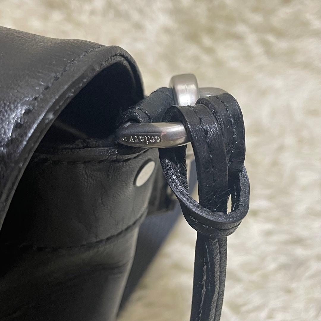 aniary アニアリ　ショルダーバッグ　メッセンジャーバッグ　ブラック　レザー