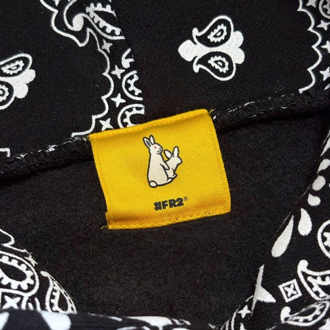 p*a様 極美品 FR2 パーカー バンダナ柄 肉厚 ビッグ刺繍 裏起毛 ブラッ