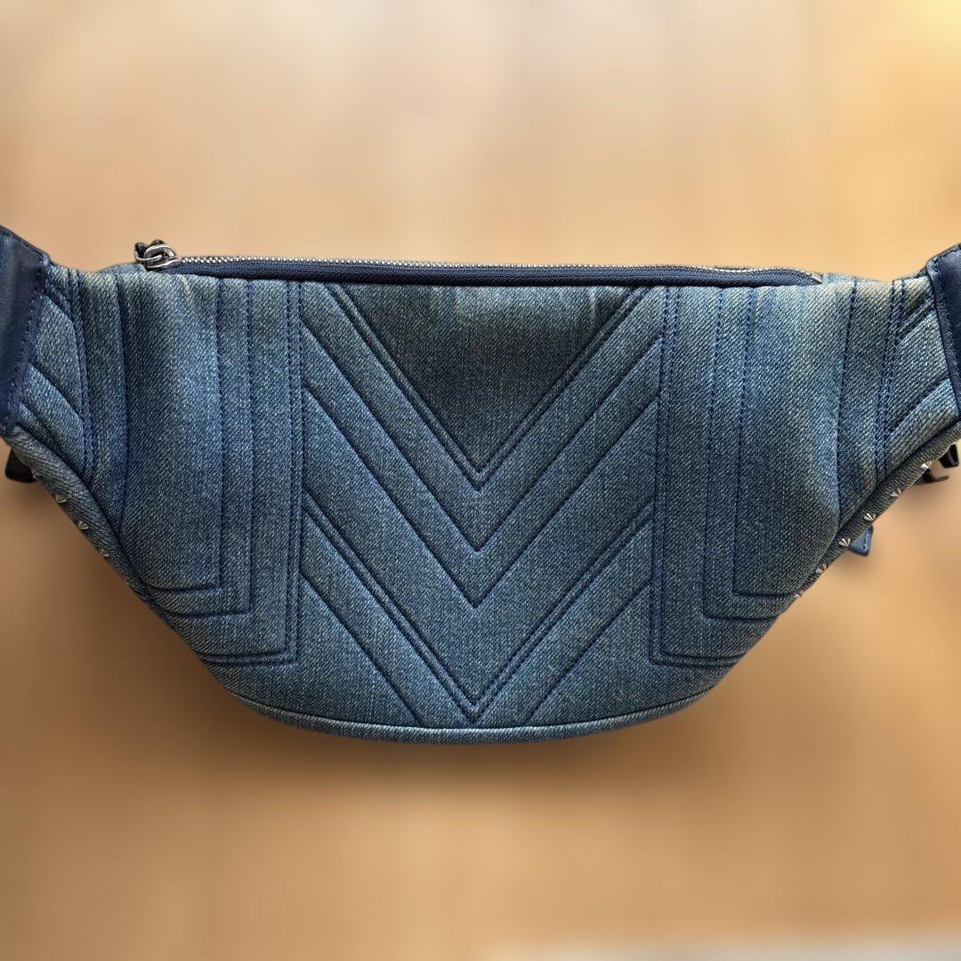 MCMのデニムコレクション スタッズ キルティング ボディバッグ　ウエストバッグ