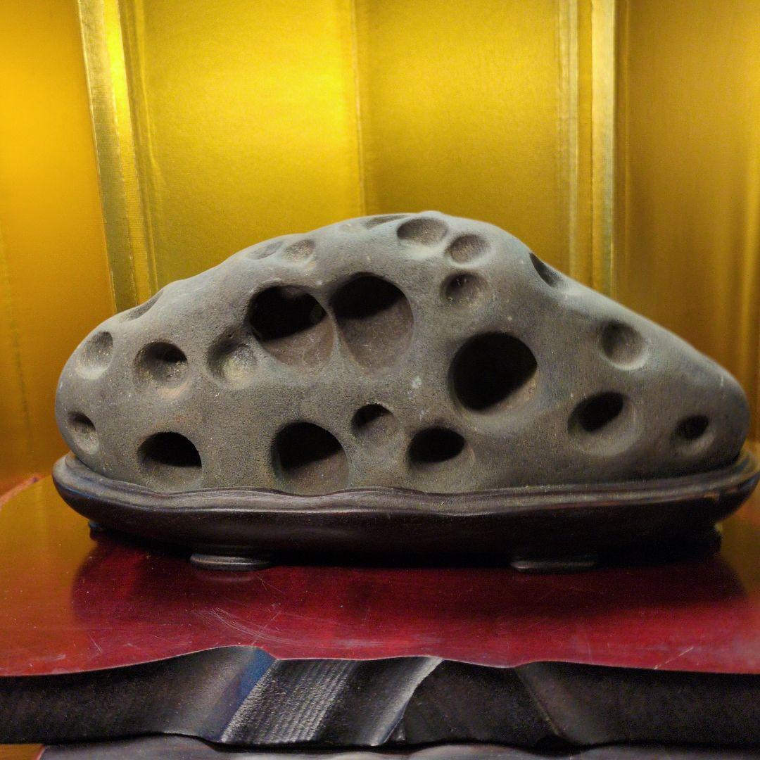 水石 天然石 約2.6kg 原石 陥没 鑑賞石 自然石 専用台座付き 希少 レア