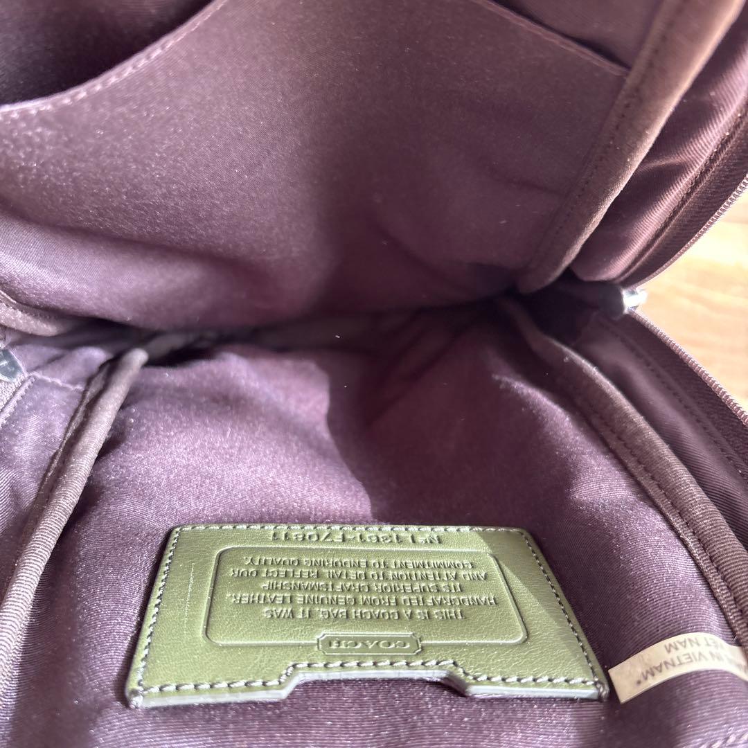 COACH オリーブグリーン スリングバッグ
