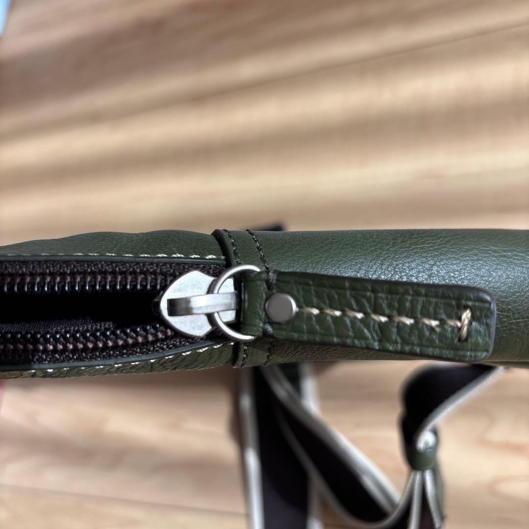 COACH オリーブグリーン スリングバッグ