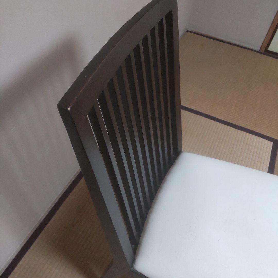 モダンなスラットバック木製椅子③